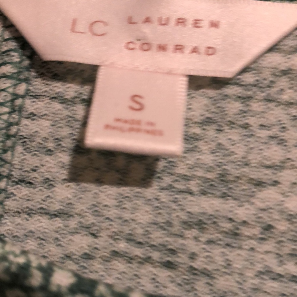 NWT LAUREN CONRAD . Ladies top. - Picture 2 of 7